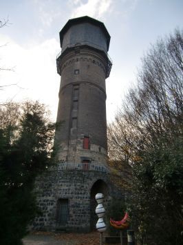 Neuss : Der ehemalige Windmühlenturm an der Mühlenstraße, wurde 1881 aufgestockt als Wasserturm für das erste Neusser Wasserwerk.